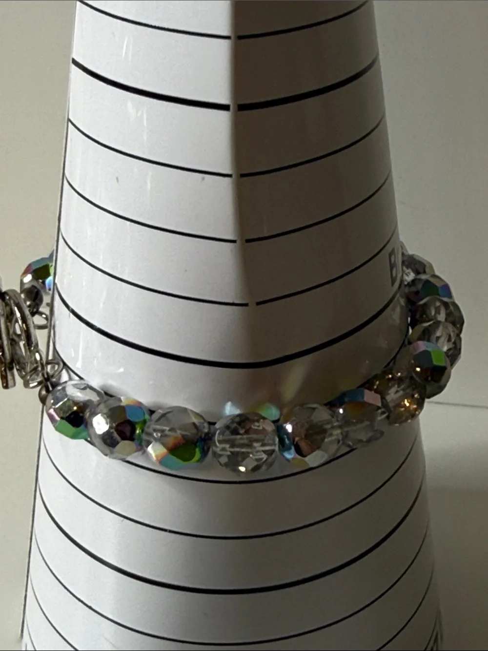 Vintage faceted glass Bead Bracelet in Iridescent Clear carnival style pretty